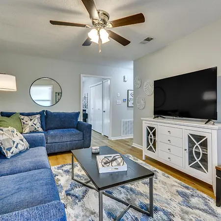 High Point Townhome With Patio, 1 Mi To Main Street!